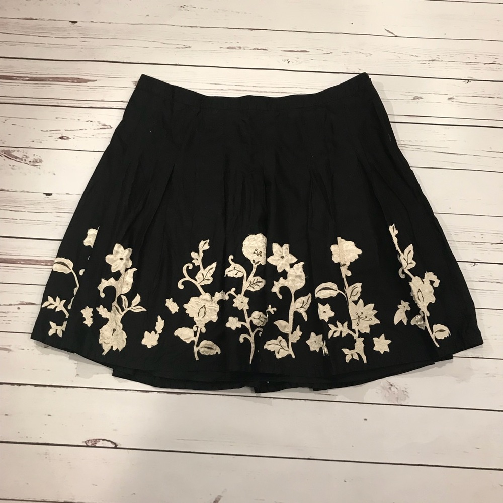 🌻 Venezia Circle Skirt with Silk-Like Flowers